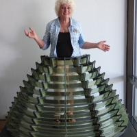 Lisa in glass skirt lens