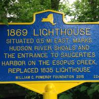 Trail marker at Saugerties Lighthouse
