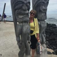 Sally between Tikis in Kona