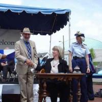 Secretary Norton congratulates Wayne Wheeler.